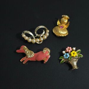 Vintage/modern brooches, pins,